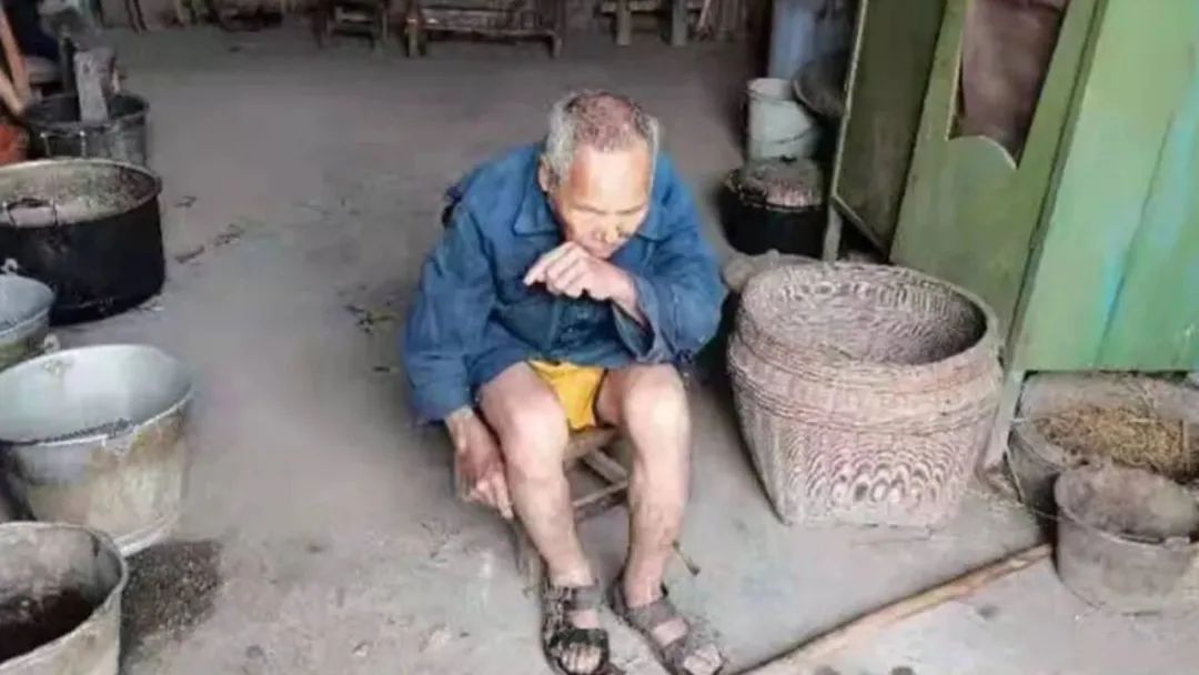 DƬ